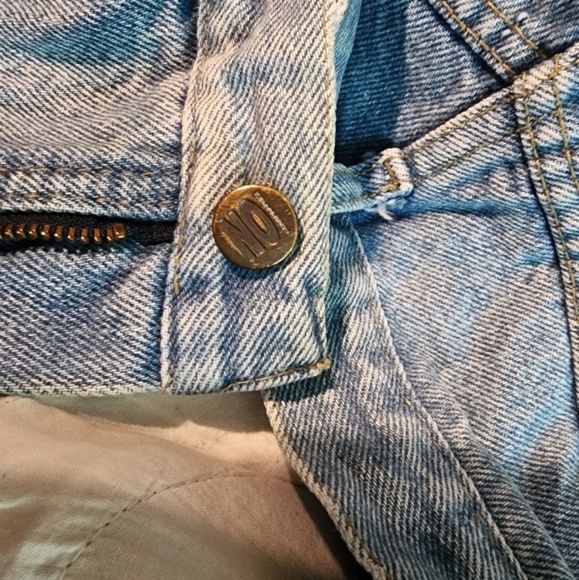 VINTAGE 90'S Denim Shorts - Picture 14 of 17